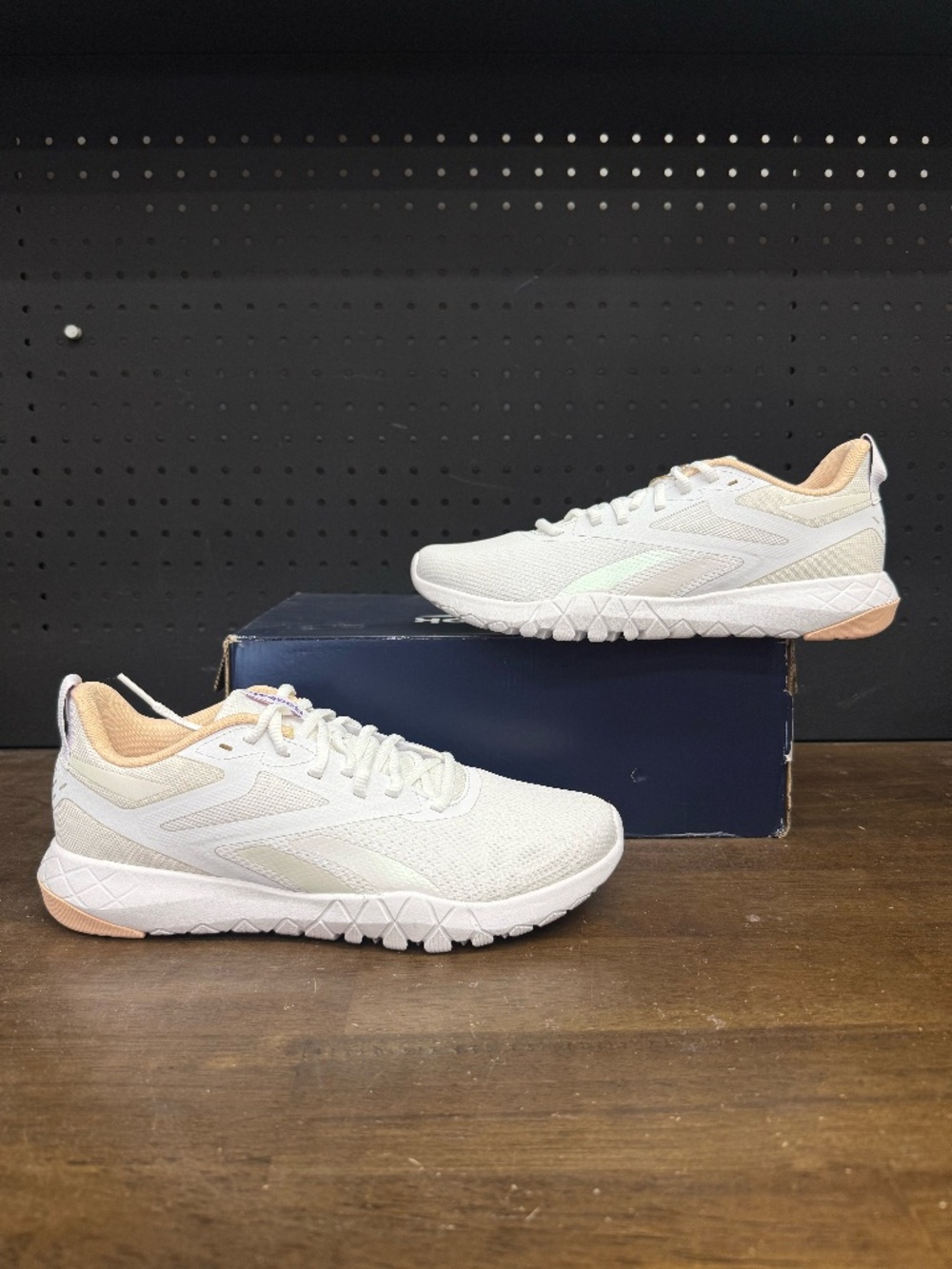 New W/ Box! Women's Reebok Flexagon Force 4 White Peach Purple Training Sneakers